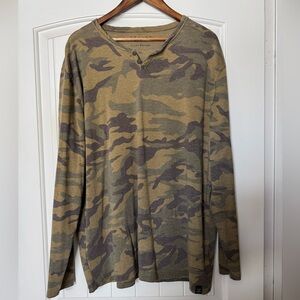 Men’s Lucky Brand Camo Long Sleeve Henley. Size 2XL.